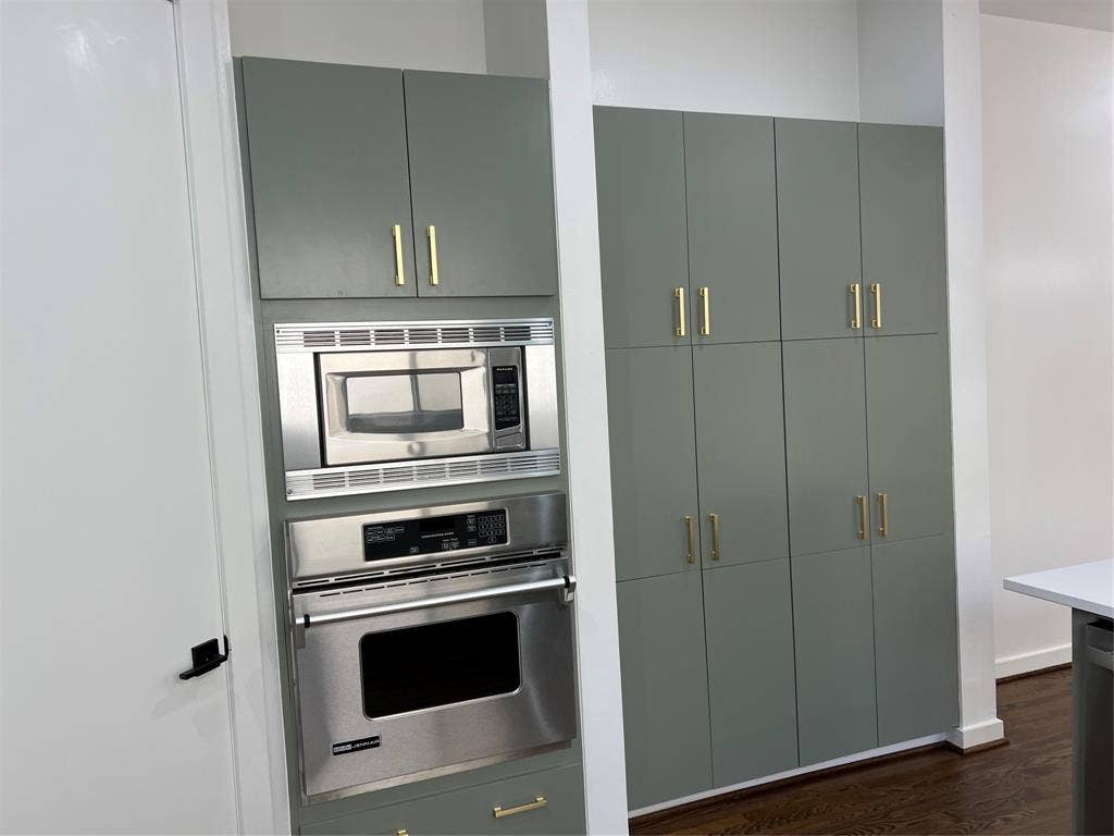 4304 Gilbert Avenue, Dallas, TX 75219 Plenty of storage