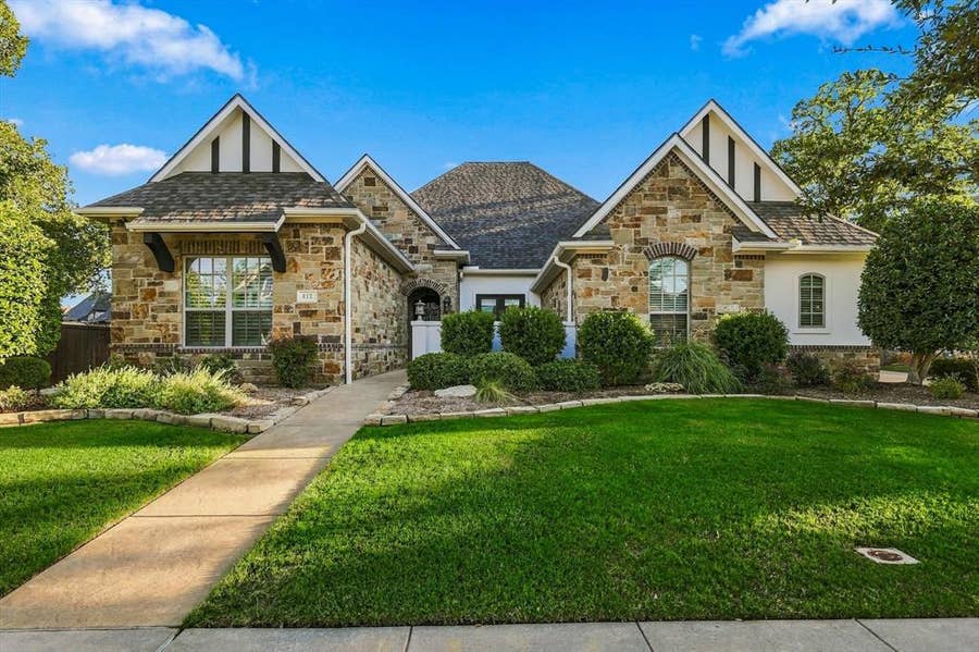 Property photo for 412 Nora Lane, Argyle, TX