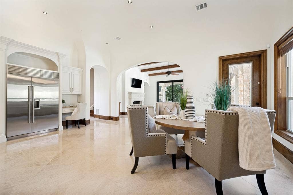 6203 Sweeney Trail, Frisco, TX 75034 Breakfast area