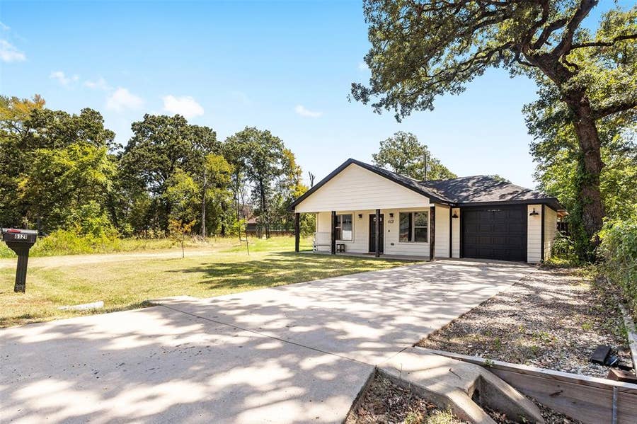 Property photo for 6121 Choctaw Drive, Mabank, TX