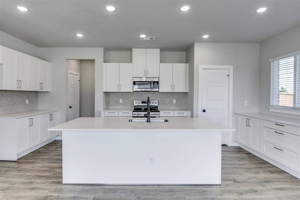 6830 Florence Drive, Midlothian, TX 76065 6830 Florence Drive, Midlothian, TX 76065