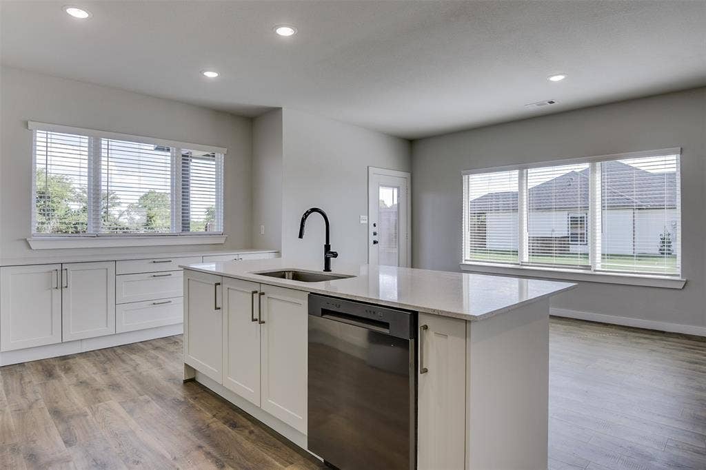 6830 Florence Drive, Midlothian, TX 76065 6830 Florence Drive, Midlothian, TX 76065