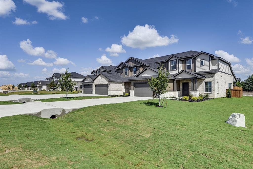 6830 Florence Drive, Midlothian, TX 76065 6830 Florence Drive, Midlothian, TX 76065