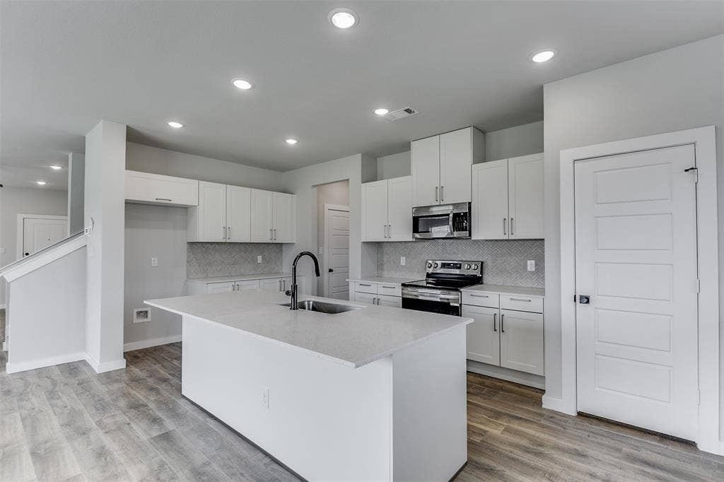 6830 Florence Drive, Midlothian, TX 76065 6830 Florence Drive, Midlothian, TX 76065