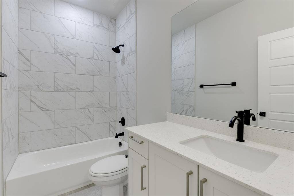 6830 Florence Drive, Midlothian, TX 76065 6830 Florence Drive, Midlothian, TX 76065
