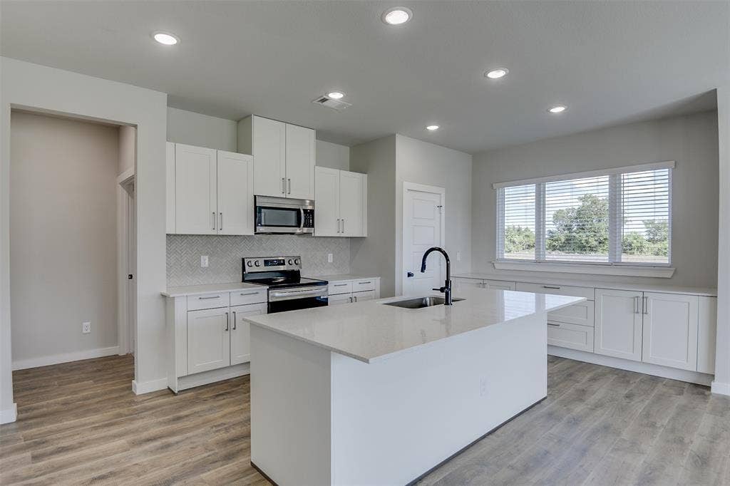 6830 Florence Drive, Midlothian, TX 76065 6830 Florence Drive, Midlothian, TX 76065