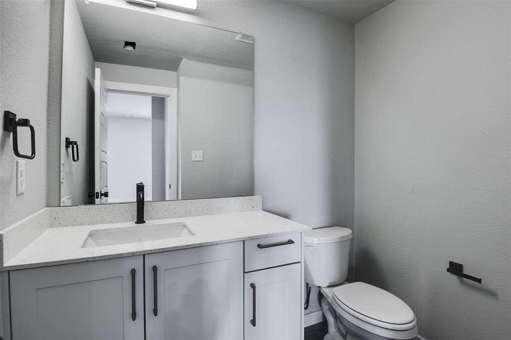 6830 Florence Drive, Midlothian, TX 76065 6830 Florence Drive, Midlothian, TX 76065