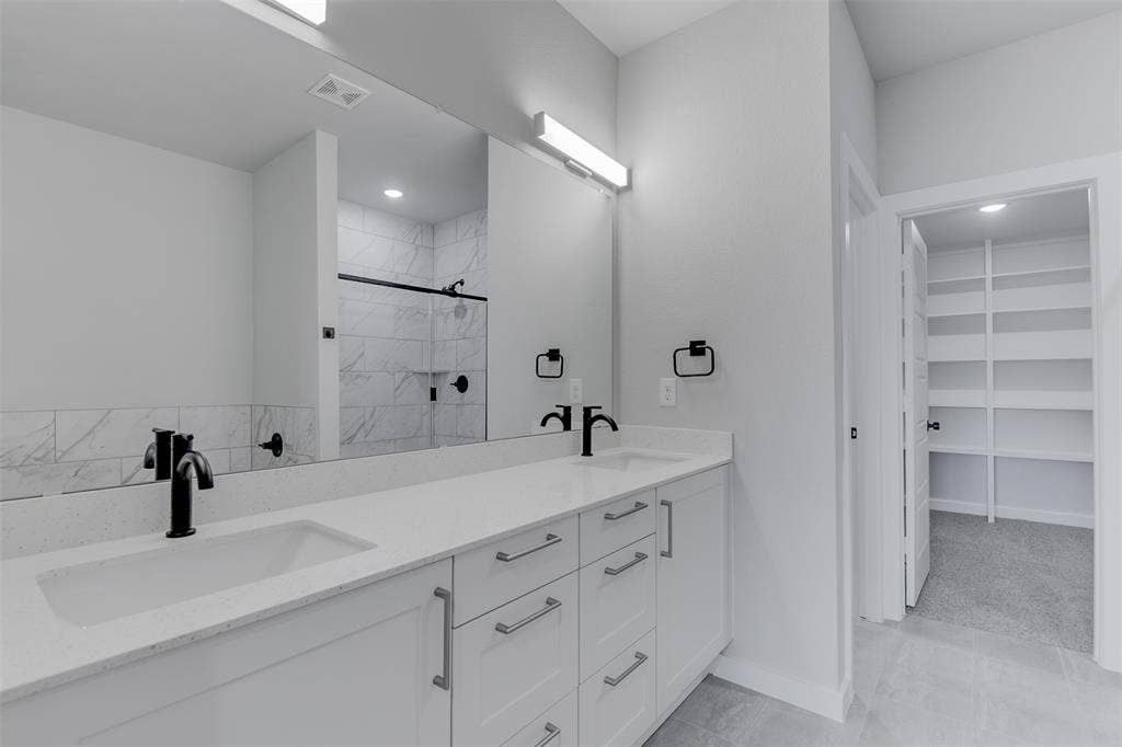 6830 Florence Drive, Midlothian, TX 76065 6830 Florence Drive, Midlothian, TX 76065