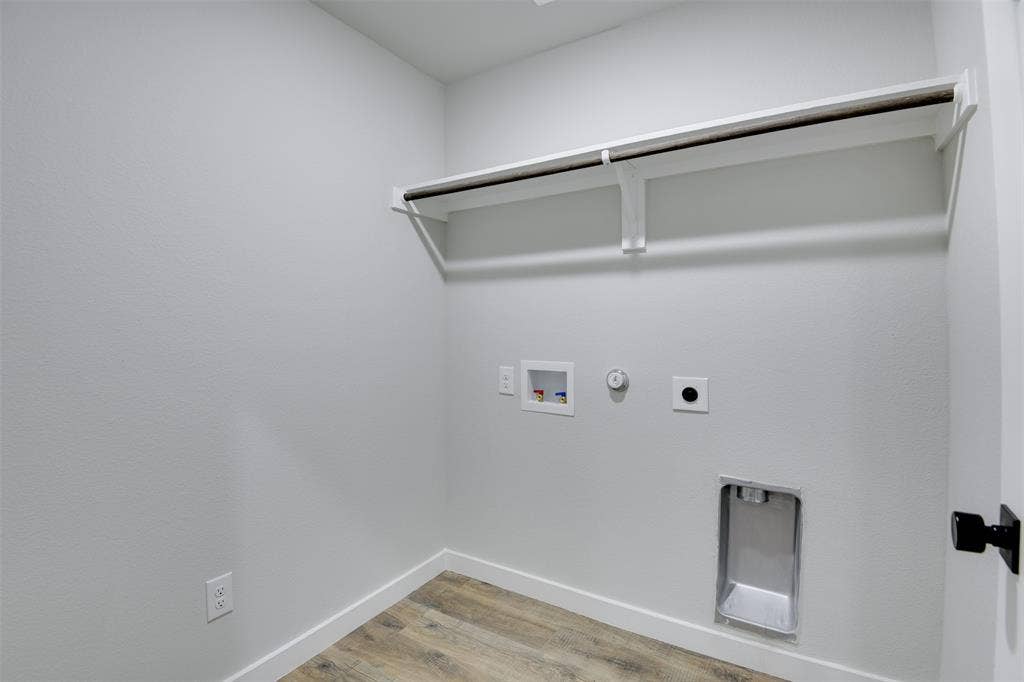 6830 Florence Drive, Midlothian, TX 76065 6830 Florence Drive, Midlothian, TX 76065