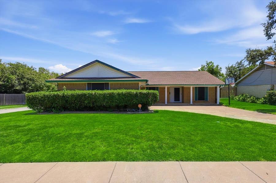Property photo for 2132 Bordeaux Drive, Carrollton, TX
