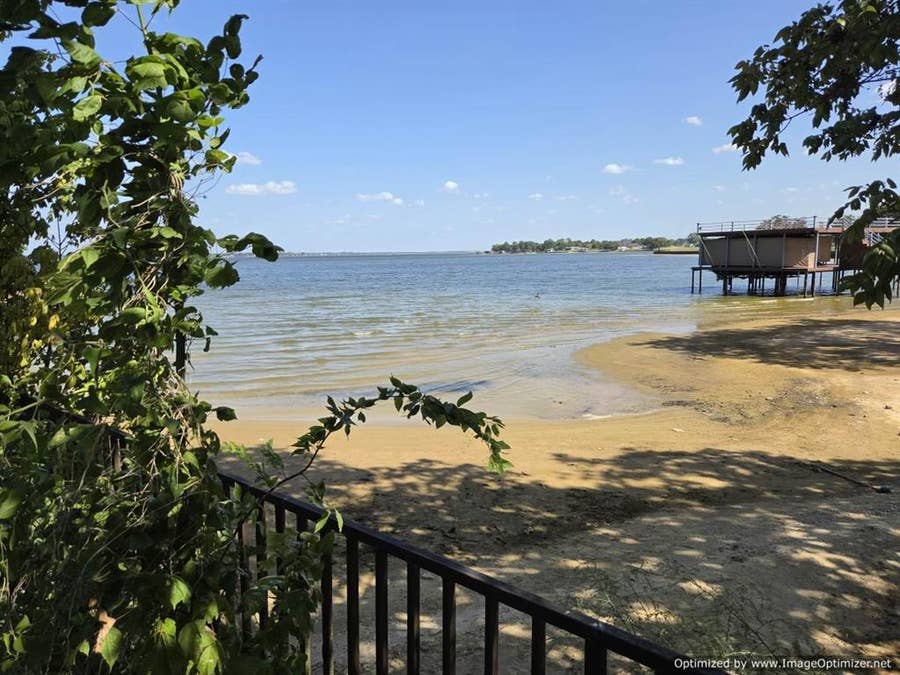 Property photo for 100 Hilltop Drive, Trinidad, TX