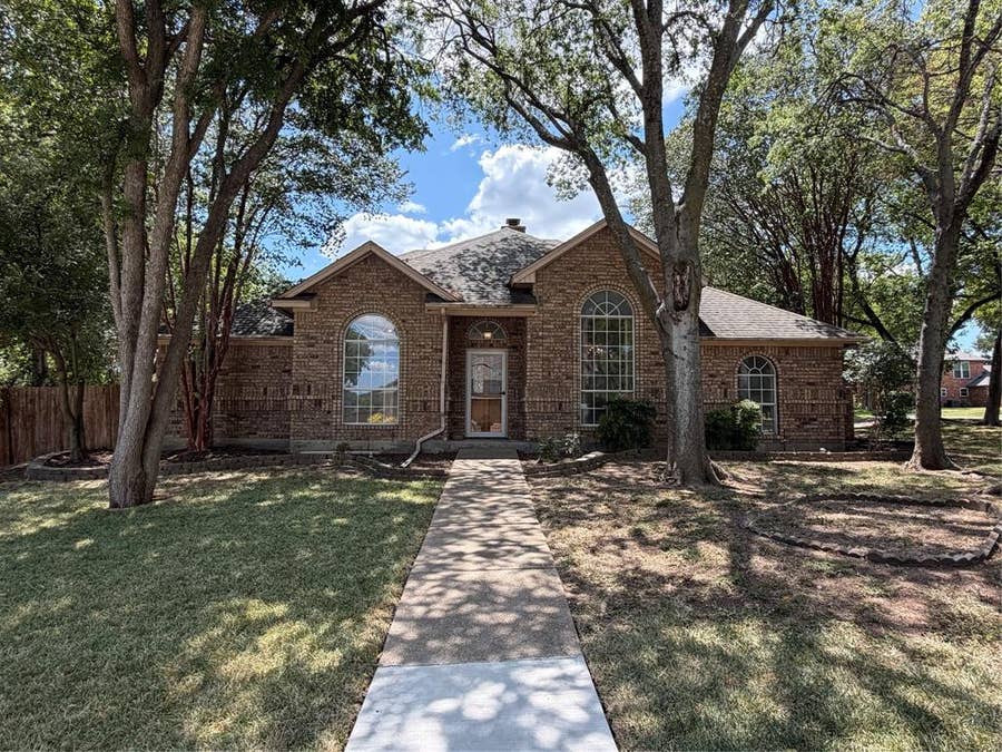 Property photo for 1307 Sequoia Drive, Grand Prairie, TX