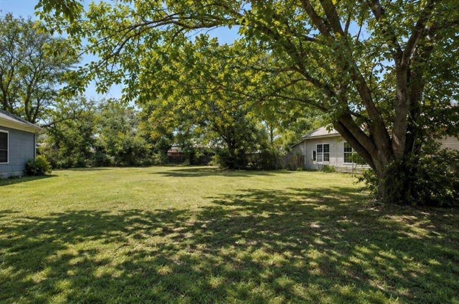 Property photo for 110 S Mills Street, West, TX