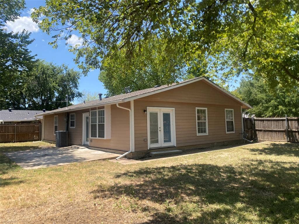2516 Trinity Street, Irving, TX 75062 2516 Trinity Street, Irving, TX 75062