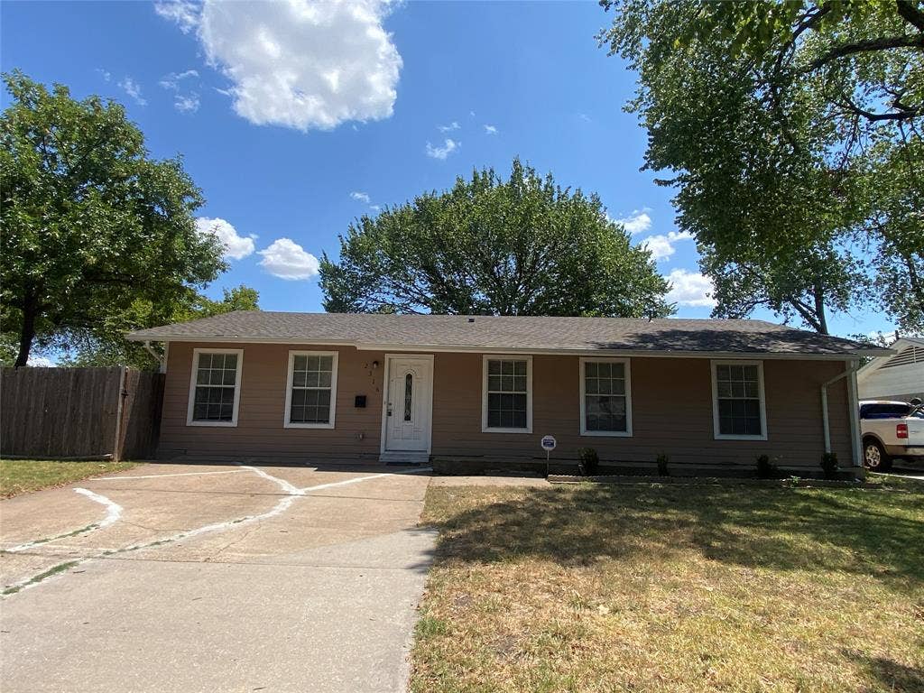 2516 Trinity Street, Irving, TX 75062 2516 Trinity Street, Irving, TX 75062