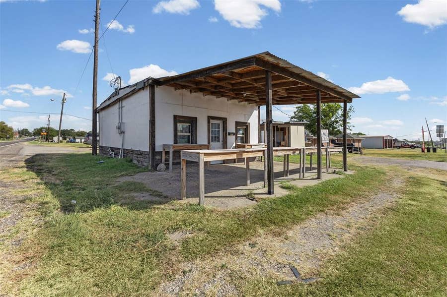 Property photo for 500 E Sycamore Street, Bardwell, TX