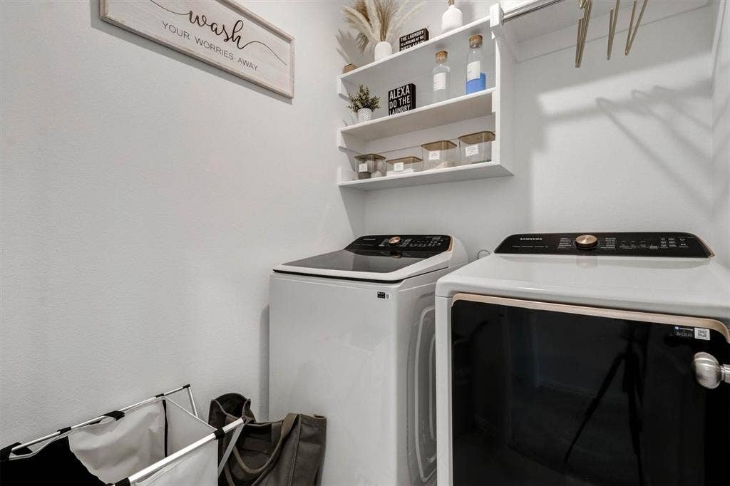 7031 Cedar Creek Drive, Grand Prairie, TX 75054 Second Floor Laundry