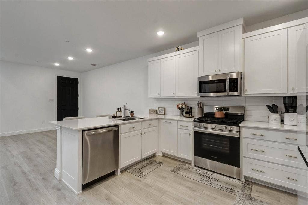 7031 Cedar Creek Drive, Grand Prairie, TX 75054 7031 Cedar Creek Drive, Grand Prairie, TX 75054