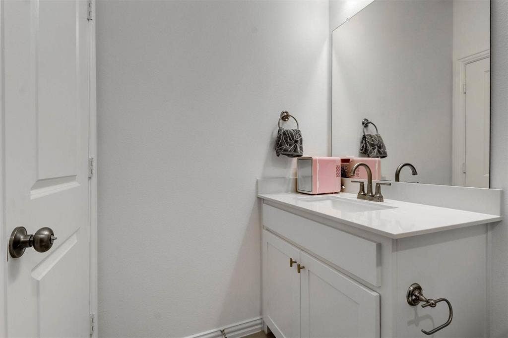 7031 Cedar Creek Drive, Grand Prairie, TX 75054 7031 Cedar Creek Drive, Grand Prairie, TX 75054