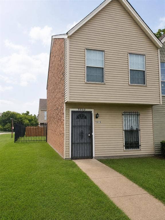 Property photo for 9460 Olde Towne Row, Dallas, TX