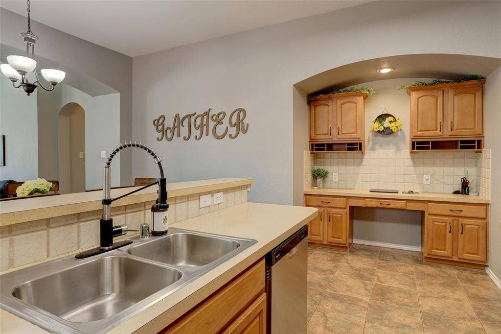 4500 Maidstone Way, McKinney, TX 75070 4500 Maidstone Way, McKinney, TX 75070