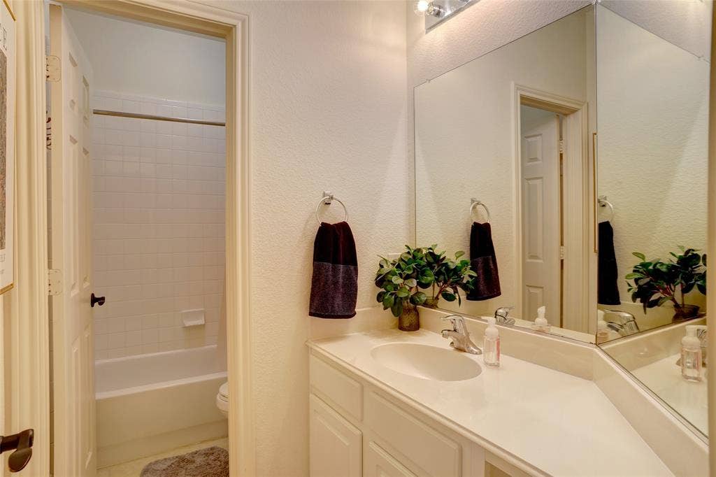 4500 Maidstone Way, McKinney, TX 75070 4500 Maidstone Way, McKinney, TX 75070