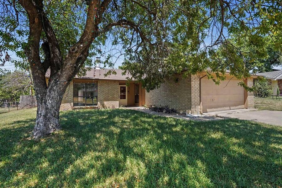 Property photo for 7107 Blackberry Drive, Arlington, TX
