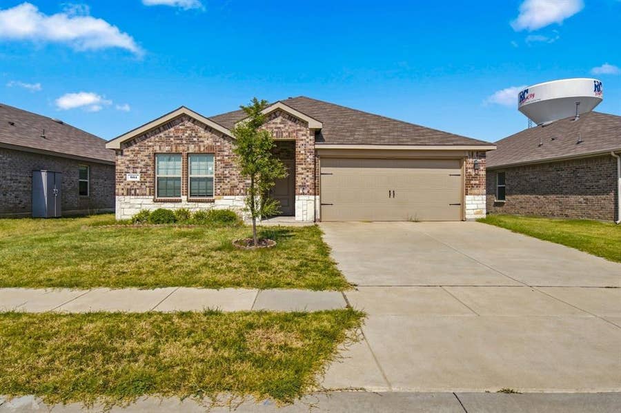 Property photo for 601 Banner Avenue, Royse City, TX