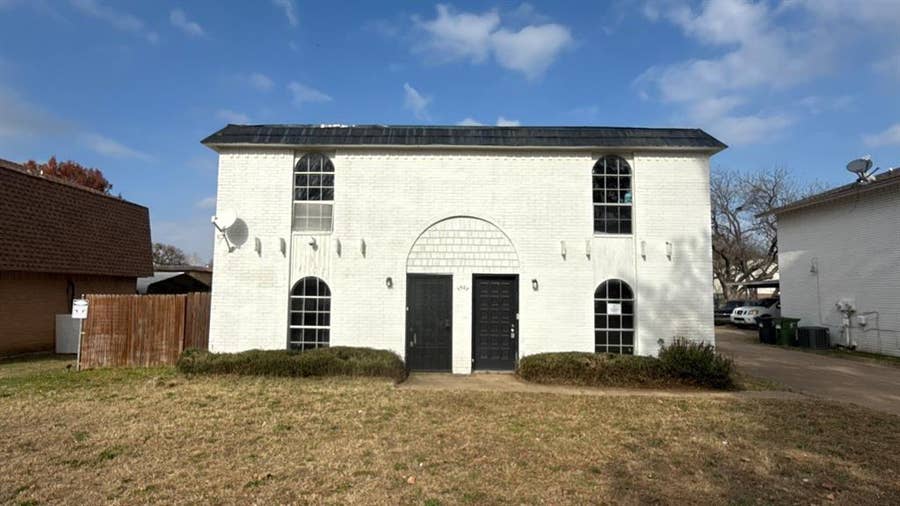 Property photo for 1907 Nolen Court, Arlington, TX