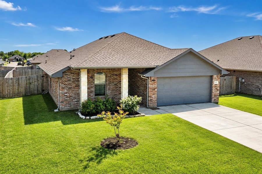 Property photo for 117 Willowbend Loop, Mabank, TX