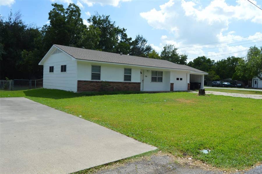Property photo for 3321 Eastland Avenue, Greenville, TX