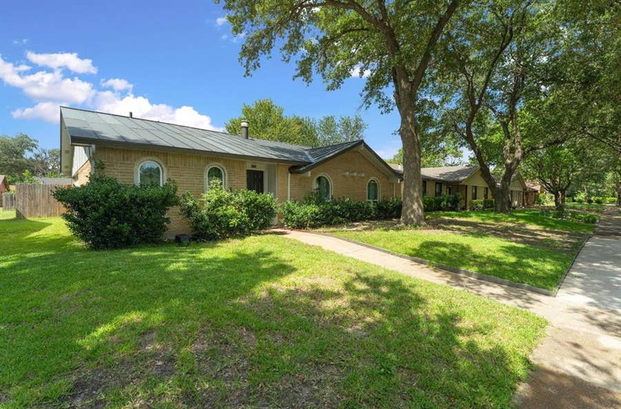 Property photo for 4222 Foliage Drive, Garland, TX