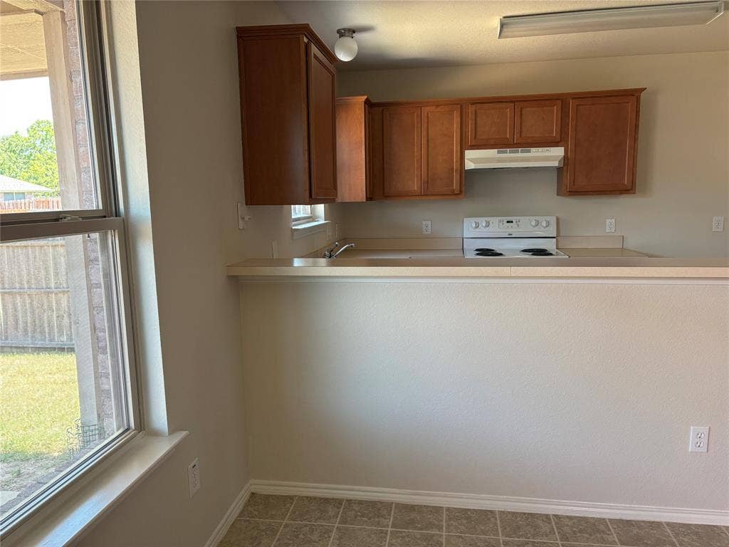 620 Fleming, Wylie, TX 75098 Breakfast room to Kitchen with bar