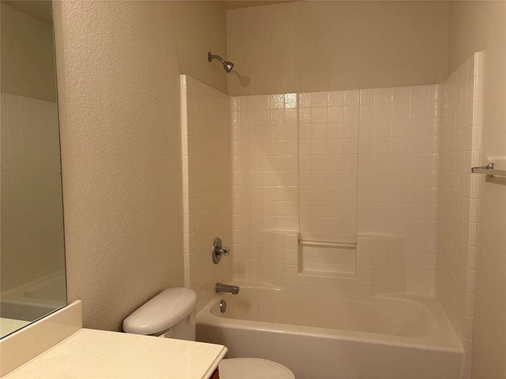 620 Fleming, Wylie, TX 75098 Secondary Bathroom upstairs