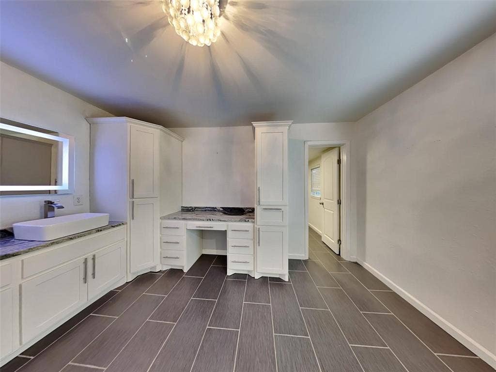 708 S Willomet Avenue, Dallas, TX 75208