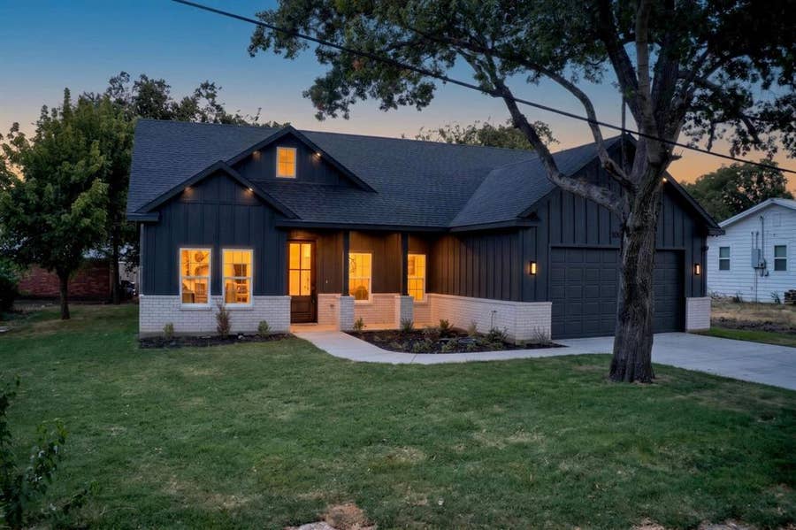 Property photo for 707 W Turner Street, Wolfe City, TX