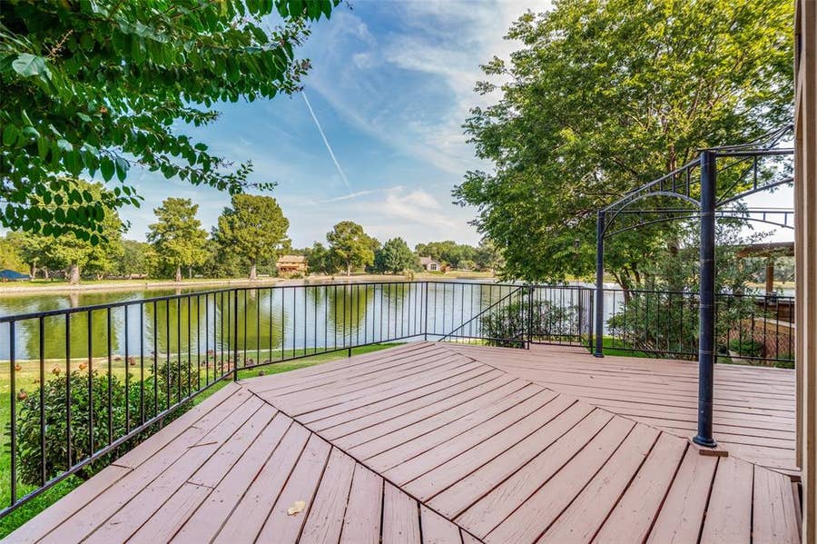 Property photo for 9 Country Lake Drive, Carrollton, TX