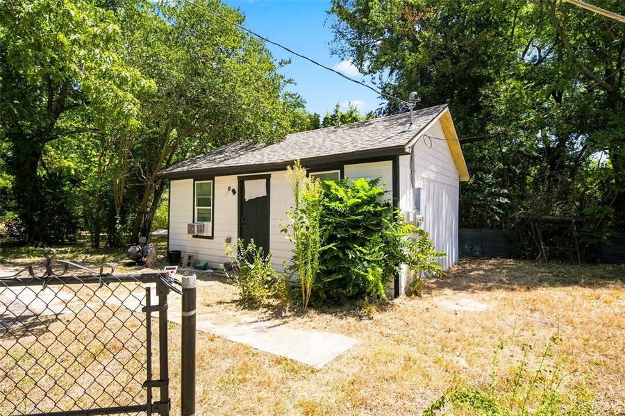 Property photo for 2000 Parrish Street, Bellmead, TX