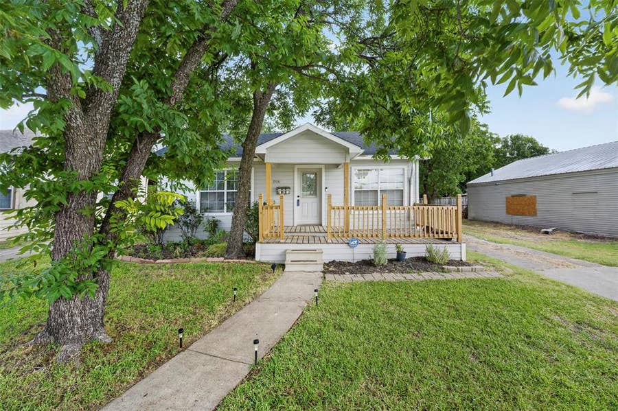 Property photo for 1914 Stanford Street, Greenville, TX