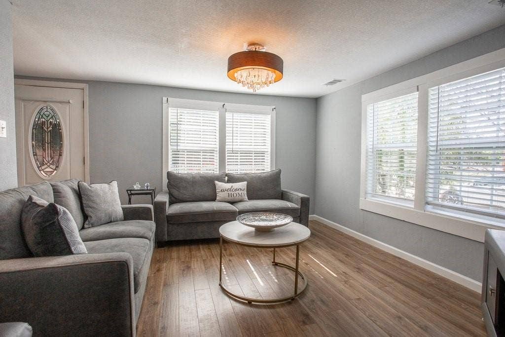 519 Taylor Street, Arlington, TX 76011