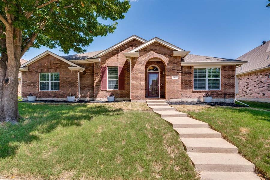Property photo for 517 Magnolia Lane, Glenn Heights, TX