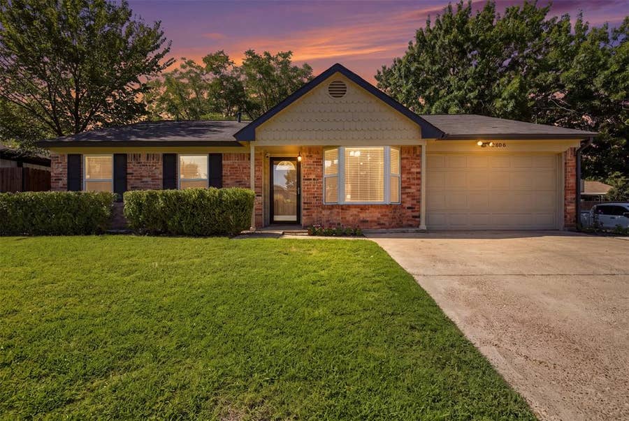 Property photo for 2606 Worth Forest Court, Arlington, TX