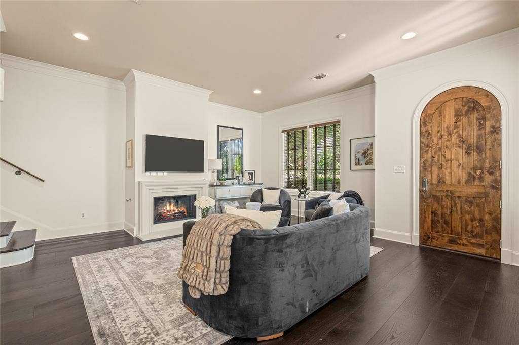 3633 Crestline Road, Fort Worth, TX 76107 3633 Crestline Road, Fort Worth, TX 76107