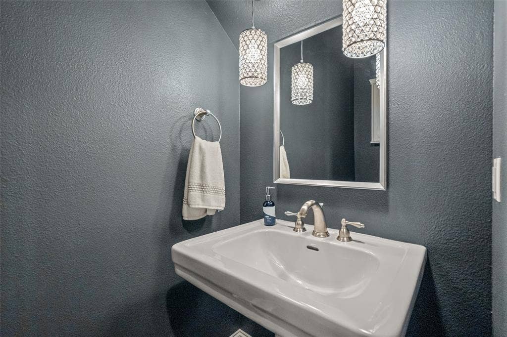 3633 Crestline Road, Fort Worth, TX 76107 3633 Crestline Road, Fort Worth, TX 76107