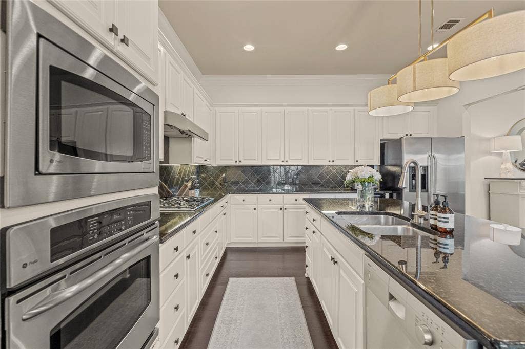 3633 Crestline Road, Fort Worth, TX 76107 3633 Crestline Road, Fort Worth, TX 76107