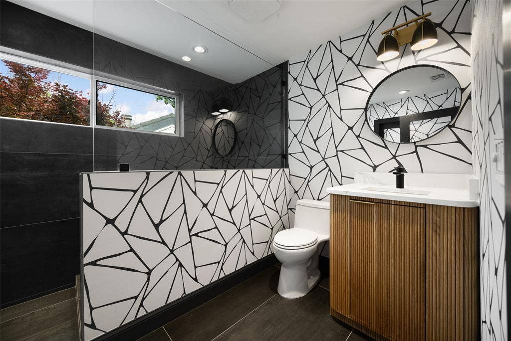 9863 Elmcrest Drive, Dallas, TX 75238 Upstairs bathroom off the game room with large walk in shower and designer finishes.