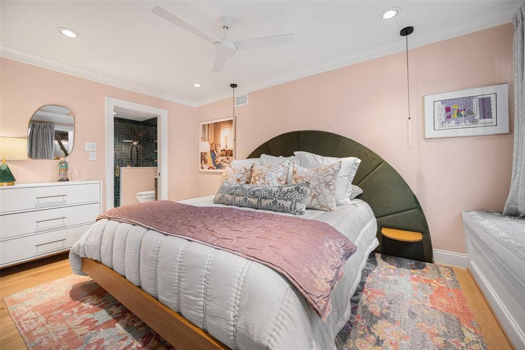 9863 Elmcrest Drive, Dallas, TX 75238 Lovely downstairs guest bedroom with designer finishes, lots of natural lighting, and ensuite bath.
