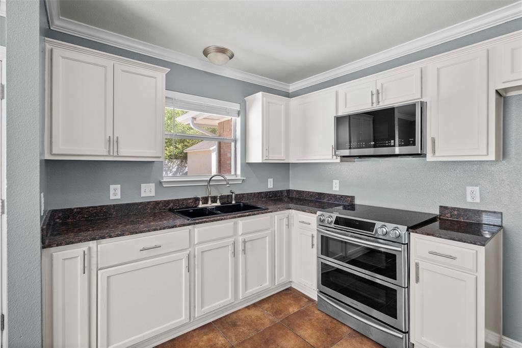1626 Canary Island Court, Dallas, TX 75217 Kitchen