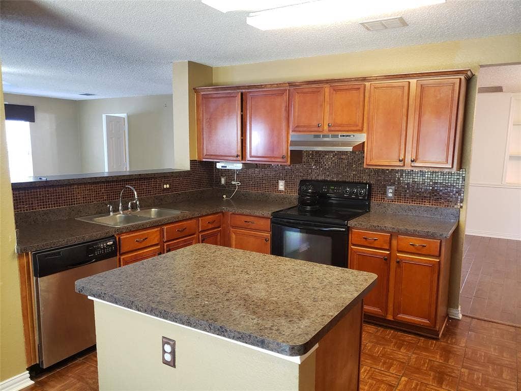 7009 Oconnor Street, Arlington, TX 76002 7009 Oconnor Street, Arlington, TX 76002
