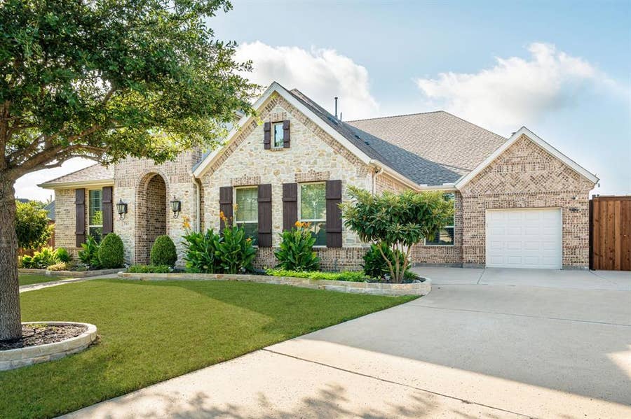 Property photo for 701 Lina Court, Murphy, TX
